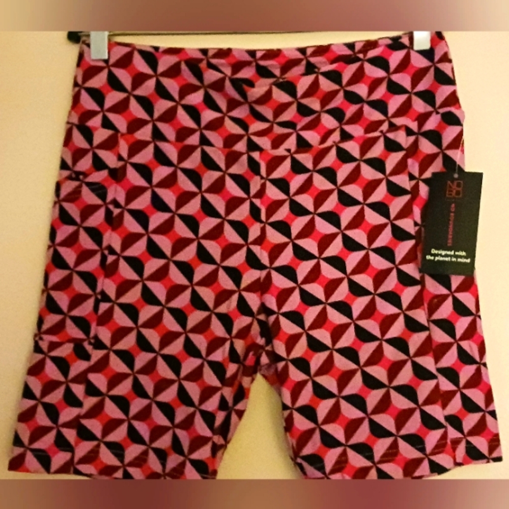 Geometric print fitness shorts Sz L nwt